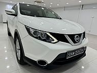 Nissan Qashqai 1.2 DIG-T CVT Revcam 2015 Rear Entertainment White